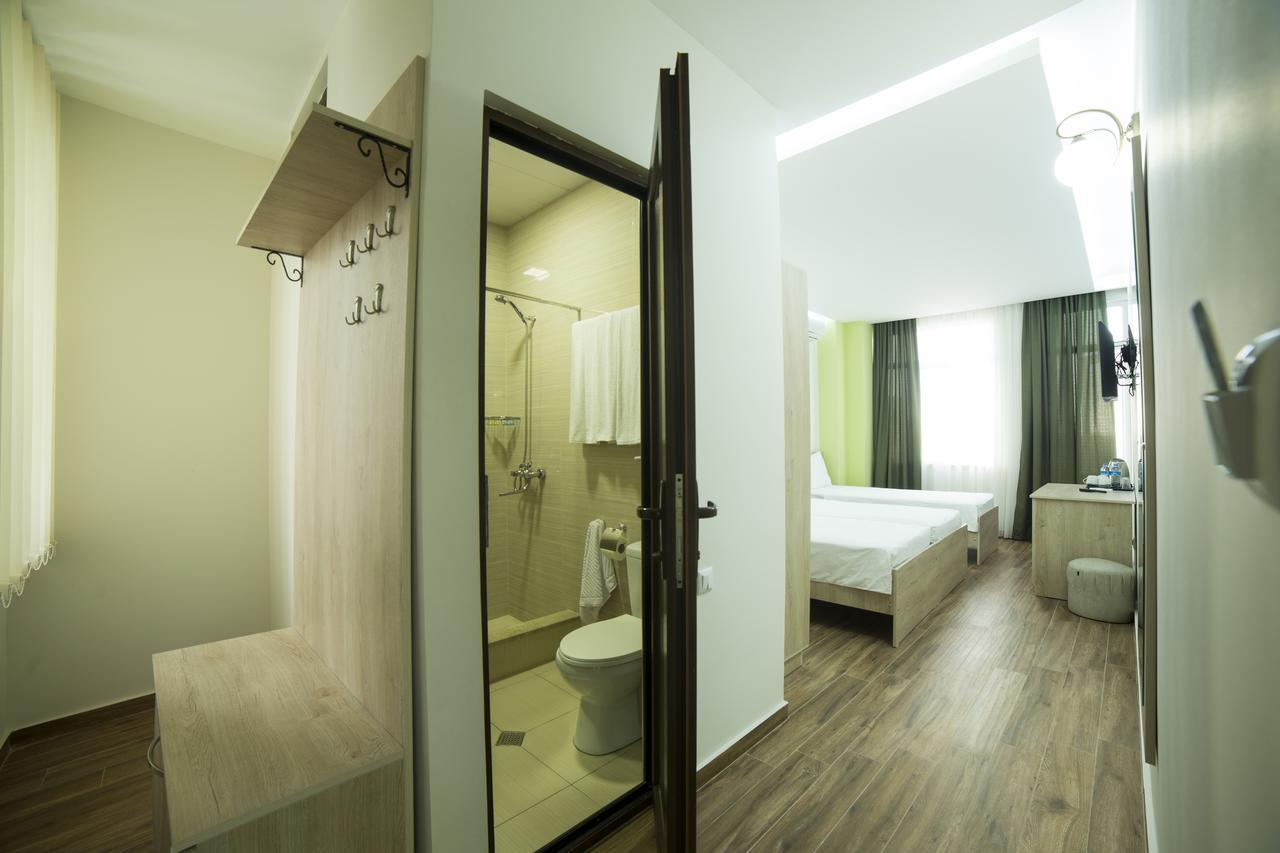 Hotel Jeal Batumi Kültér fotó