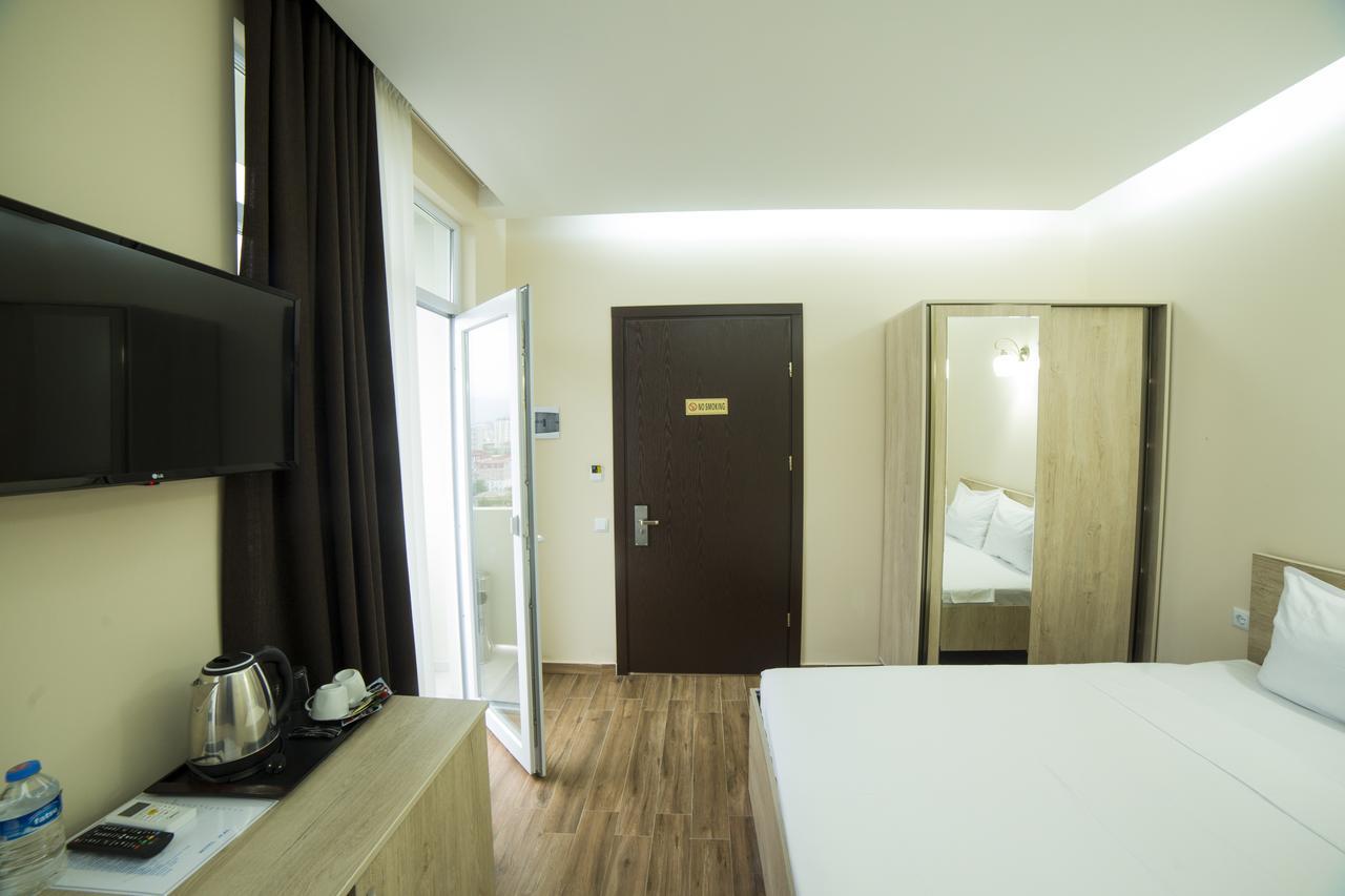 Hotel Jeal Batumi Kültér fotó