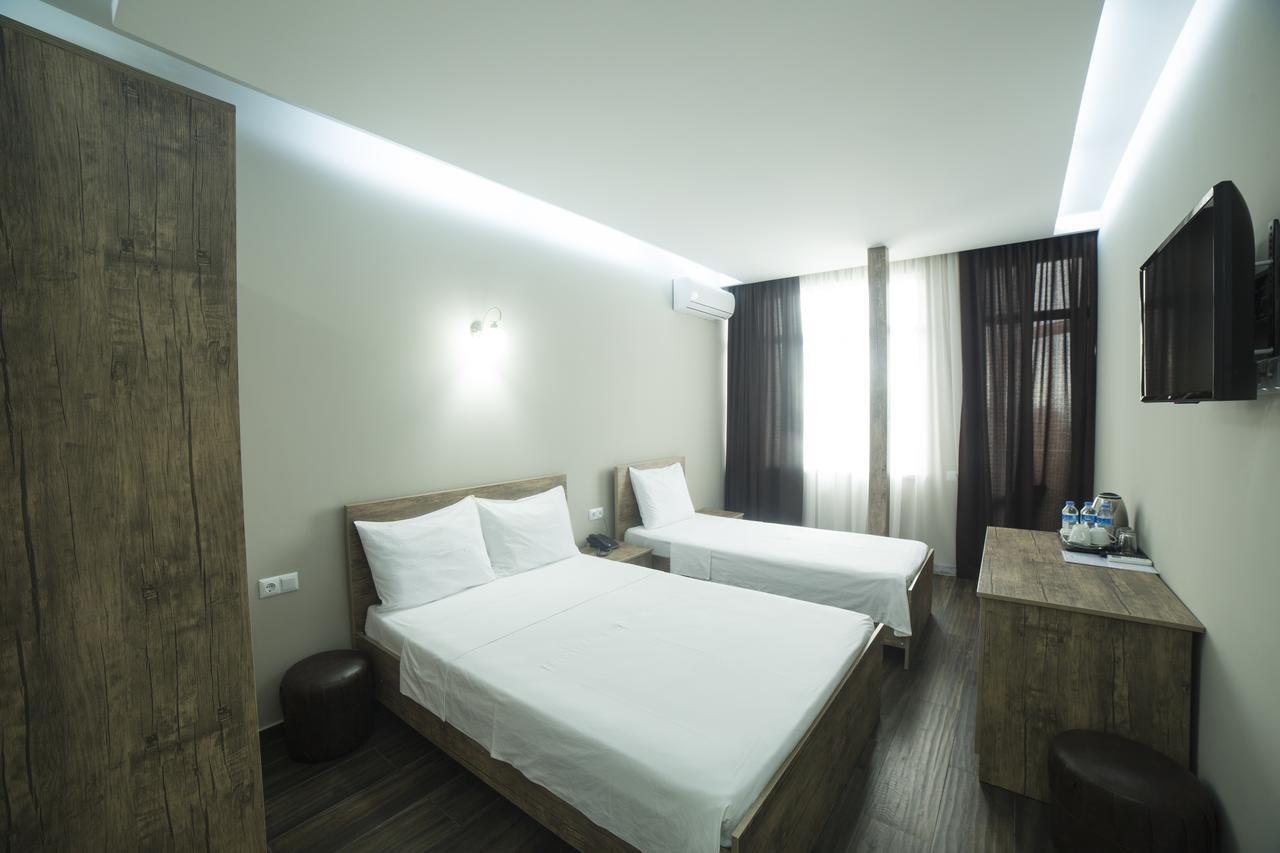 Hotel Jeal Batumi Kültér fotó