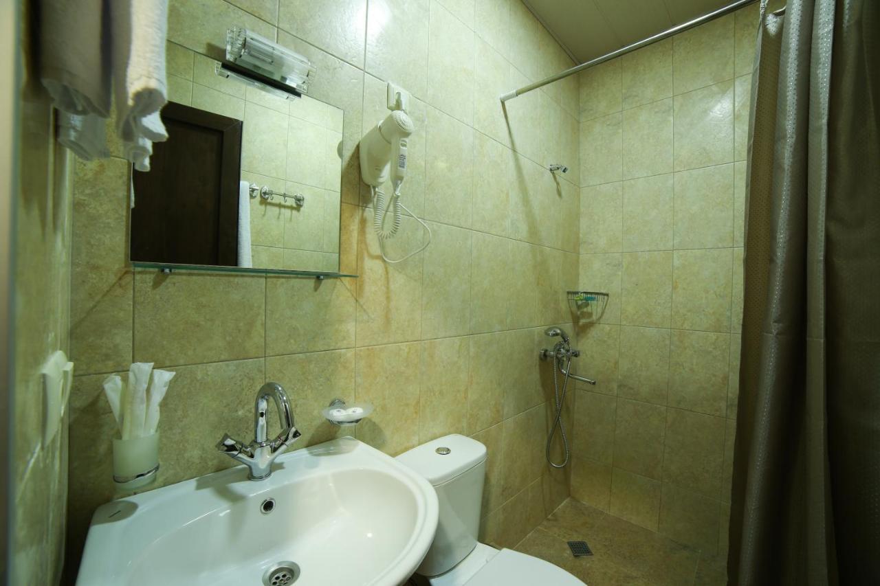 Hotel Jeal Batumi Kültér fotó