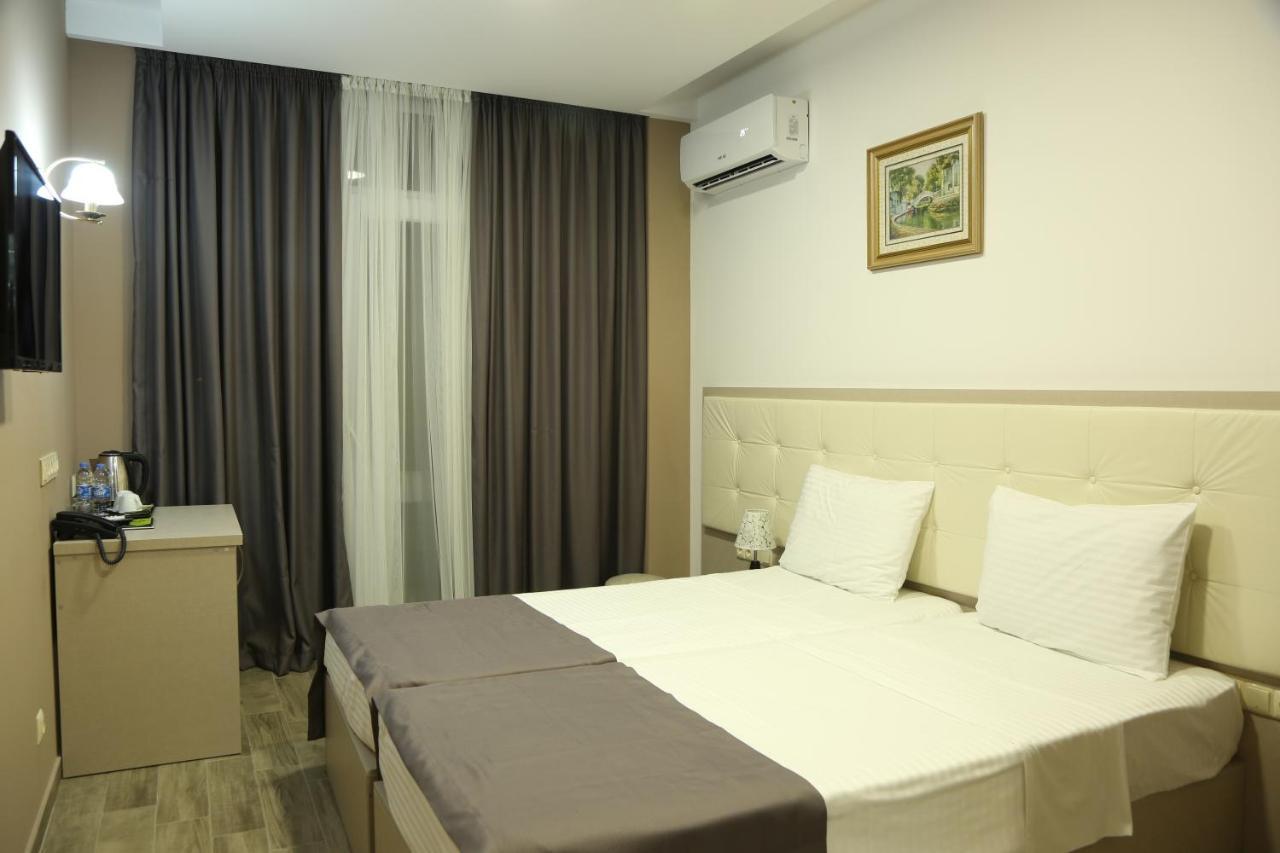Hotel Jeal Batumi Kültér fotó