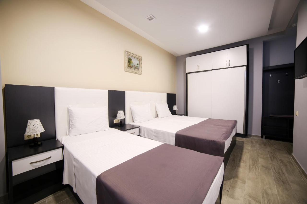 Hotel Jeal Batumi Kültér fotó