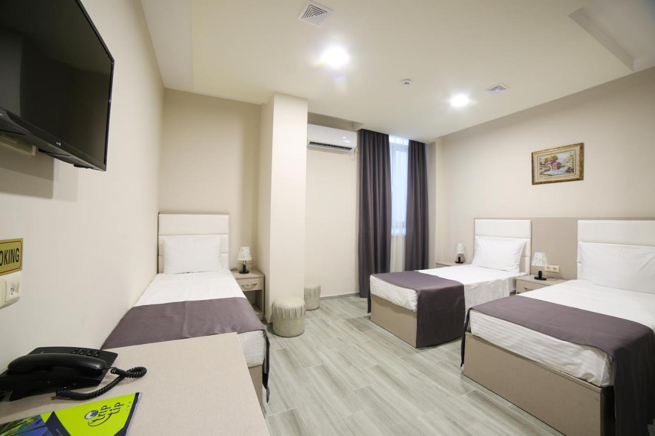 Hotel Jeal Batumi Kültér fotó