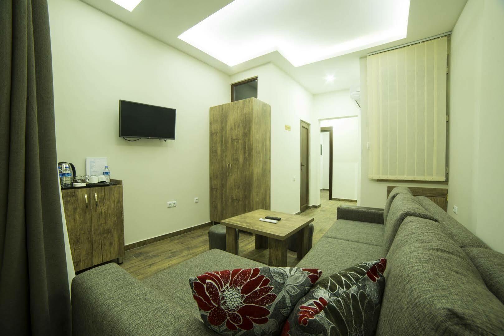 Hotel Jeal Batumi Kültér fotó